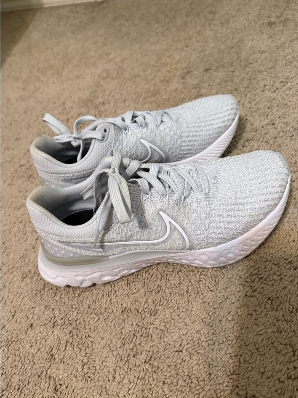 Nike react woman’s sneakers 8.5